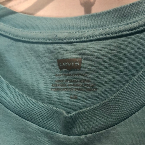 Levi's Jordie Cropped T Shirt Top Size Large Women's Graphic Butterfly Blue - Picture 7 of 7